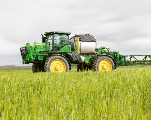 John Deere R4045 sprayer